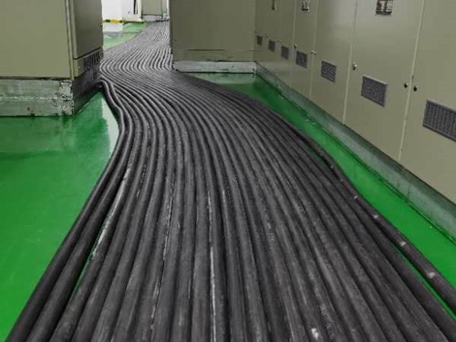 瑶海如何根据理论计算公式计算温度对特定电压测量结果的影响？